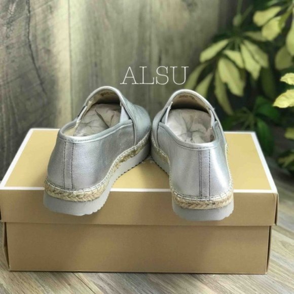 💖MEGA SALE💖🌿 NWT Michael Kors Hastings Slip On 7 Metallic Silver 40R8HTFP2M - Picture 11 of 16